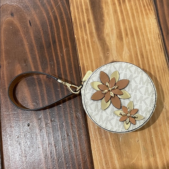 Michael Kors Flower Pouch Small Coin Case - Picture 2 of 12